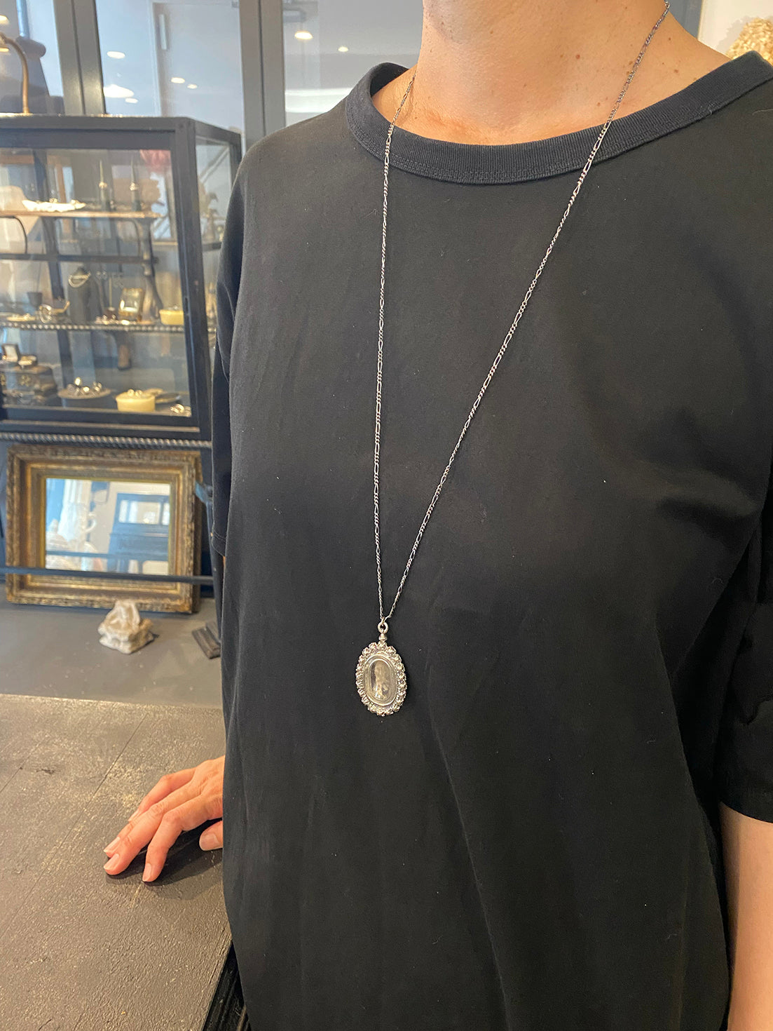 Gem-like framed necklace