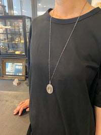 Gem-like framed necklace