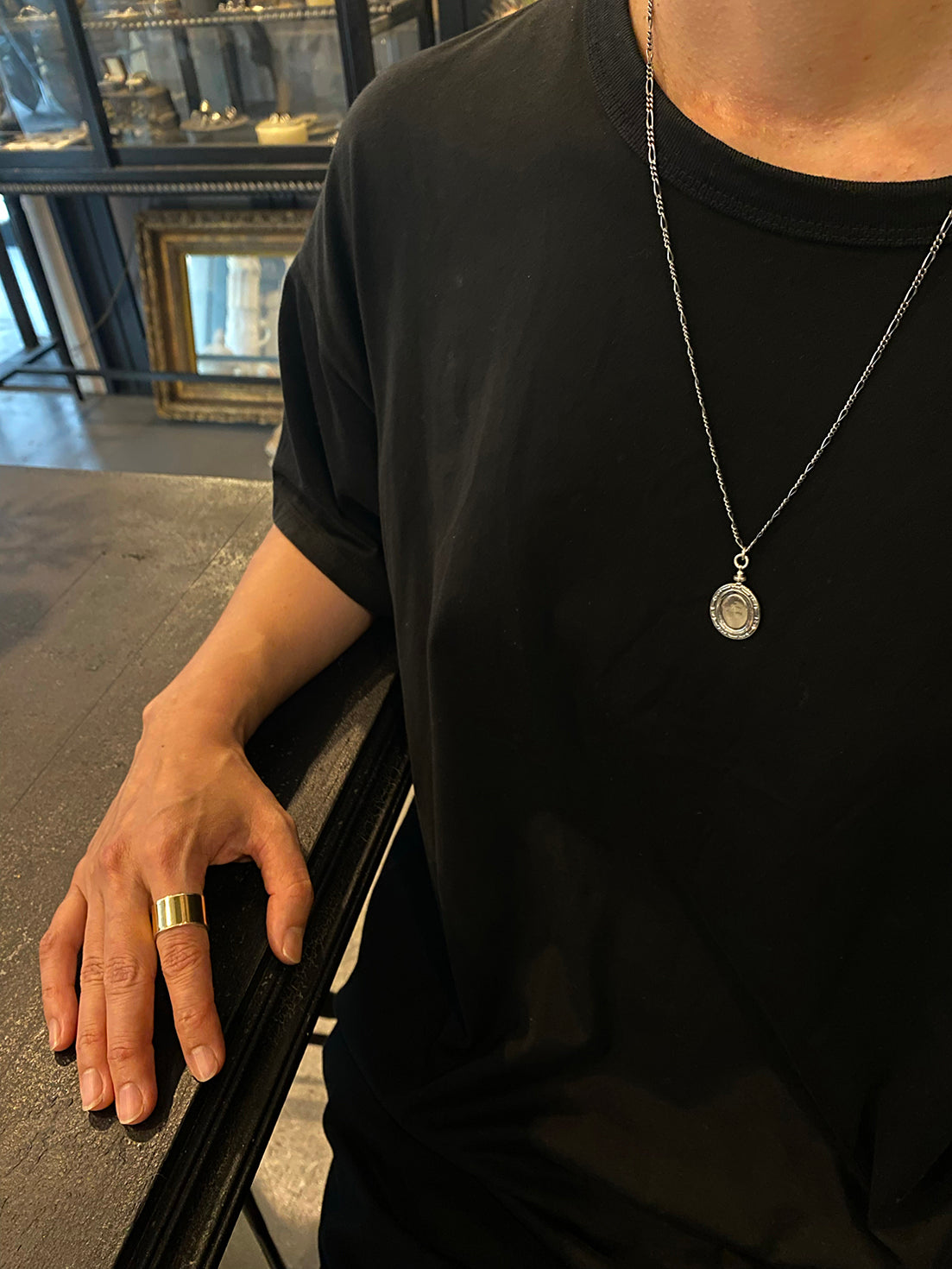medium oval necklace