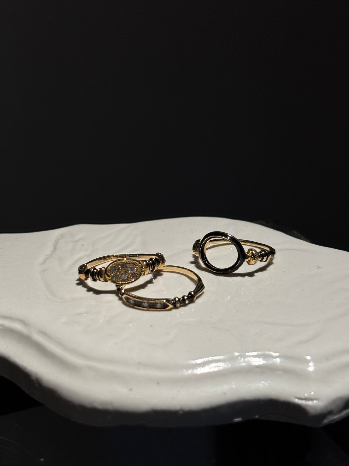 Enamel Pebbly Diamond Ring