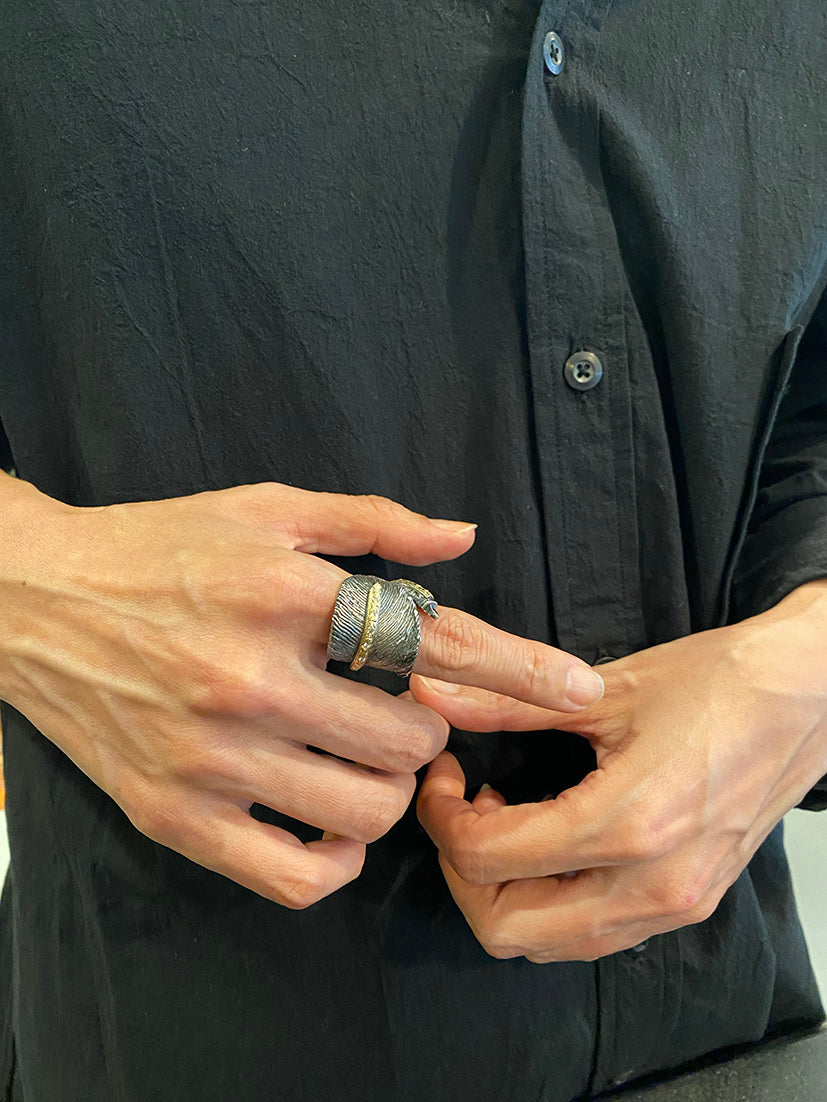 FEATHER RING