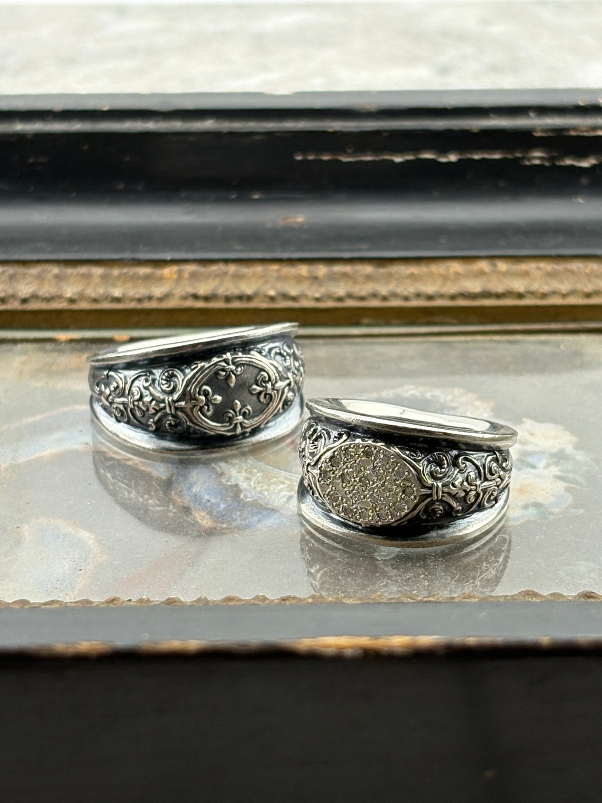 fleur de lys ring