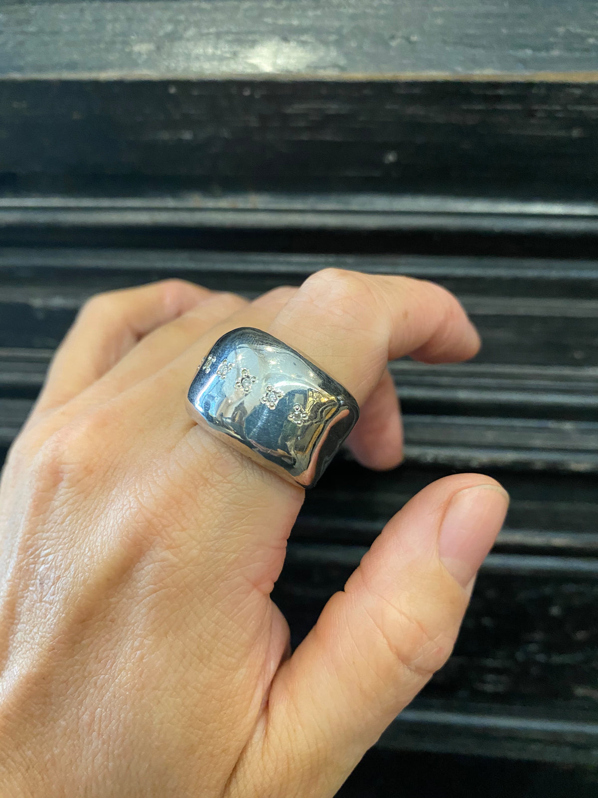 Round Form Ring