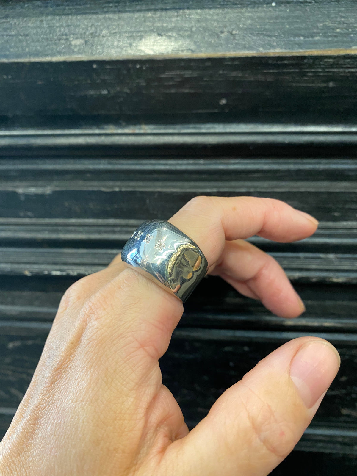Round Form Ring